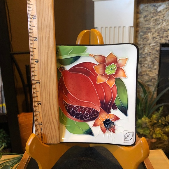 Lot of 2 J. McCall Decorative Plates - Picture 4 of 4